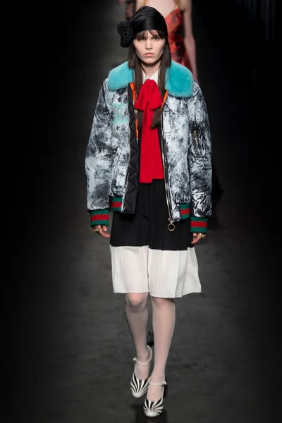 Look 27